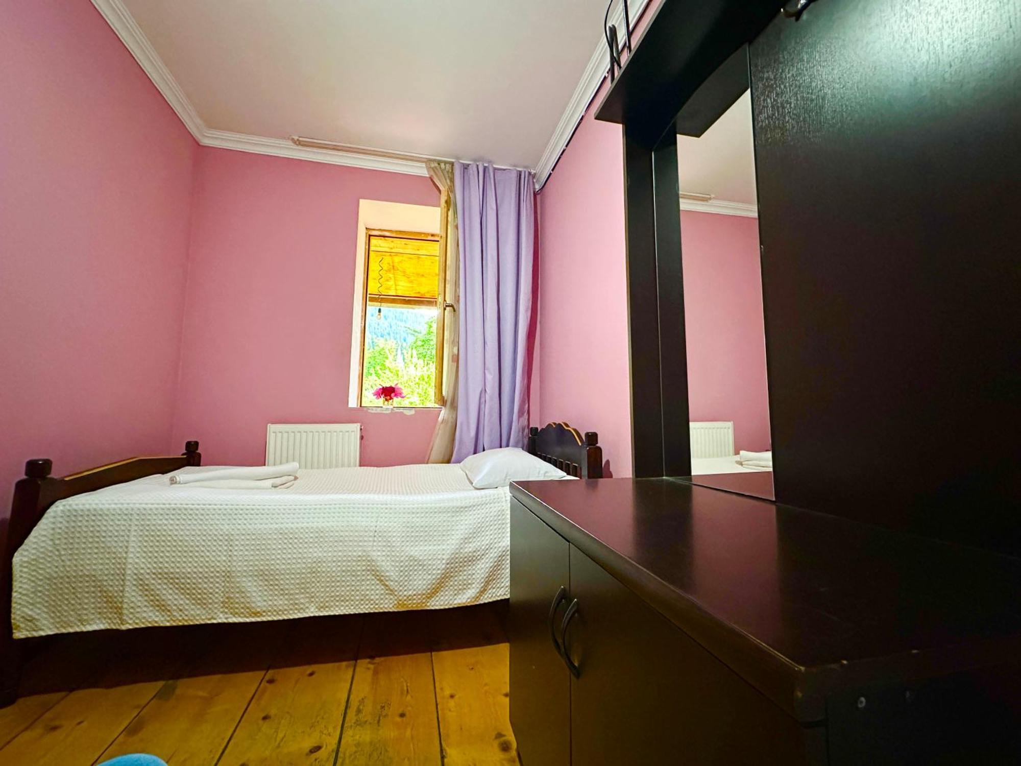 Mziuri Guest House Mestia Extérieur photo